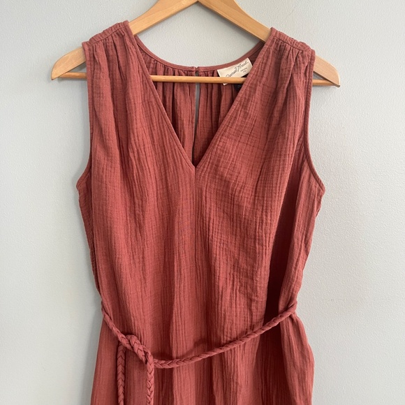 Universal Thread Women’s Gauzy Pull-on Sleeveless Jumpsuit Size Small Belted - Picture 3 of 8